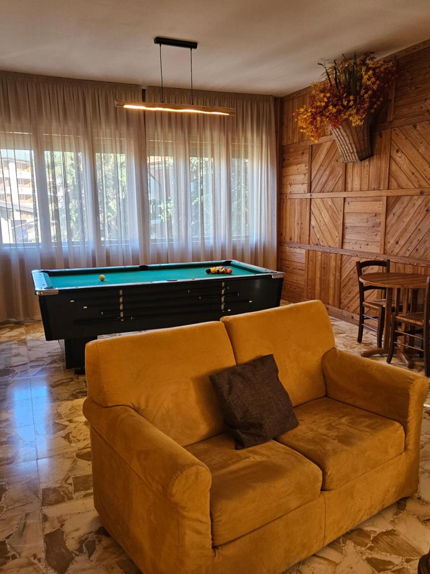 Hotel Holiday Debili Sauze D'Oulx Bagian luar foto