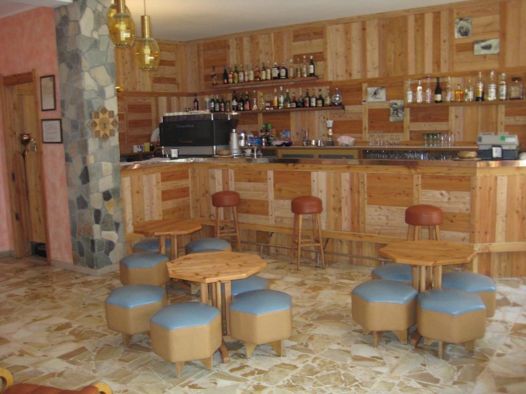 Hotel Holiday Debili Sauze D'Oulx Bagian luar foto
