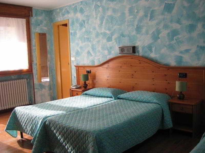 Hotel Holiday Debili Sauze D'Oulx Bagian luar foto