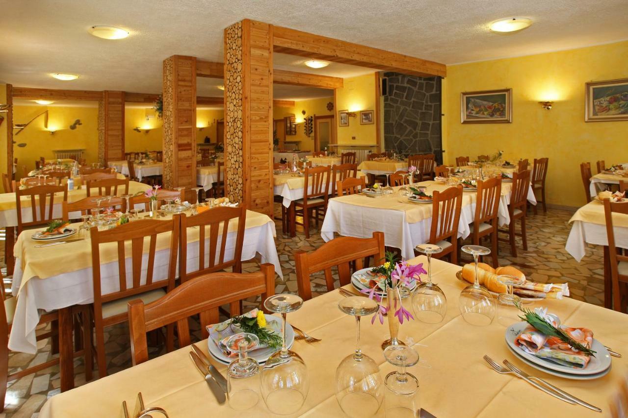 Hotel Holiday Debili Sauze D'Oulx Bagian luar foto